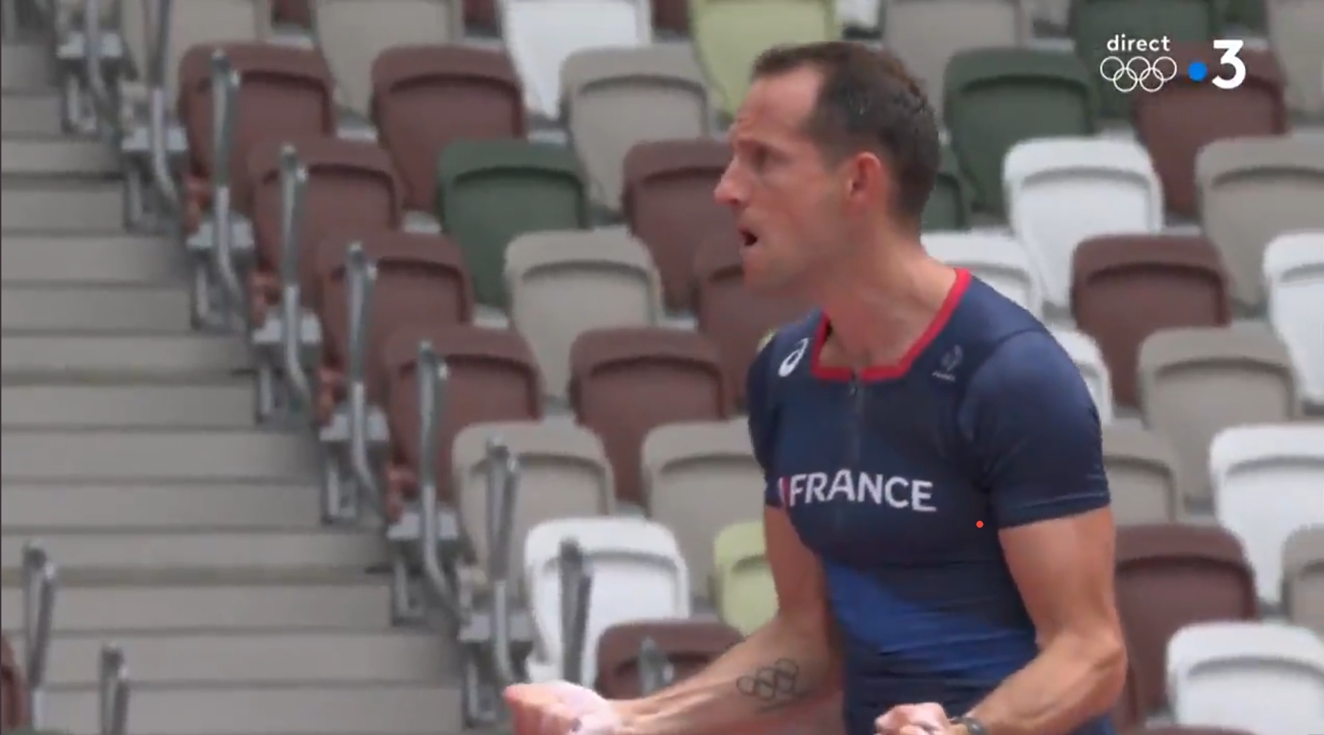 Renaud Lavillenie en finale à la perche, sauve l'athlétisme français du marasme
