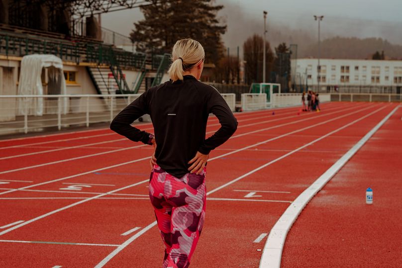 Clémence Beretta, recordwomen de France du 3000 m marche et du 10000 m marche a posté un message sur Facebook. Elle vient de perdre sa CIP, qui lui assurait un minimum de revenus.
