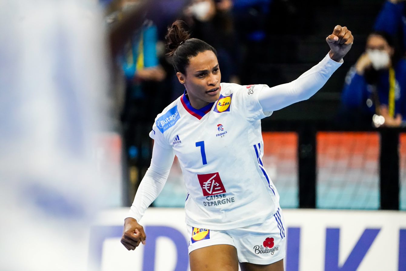 Joueuse emblématique de l'équipe de France de handball, Allison Pineau a été un élément clé du beau parcours des Bleues jusqu'en finale du mondial.