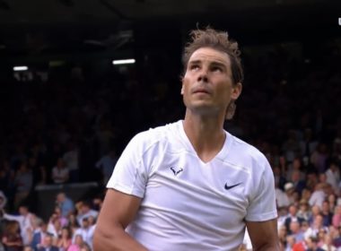 Rafael Nadal s'impose au bout du suspense face à Taylor Fritz (3-6, 7-5, 3-6, 7-5, 7-6) et se hisse en demi-finale de Wimbledon.