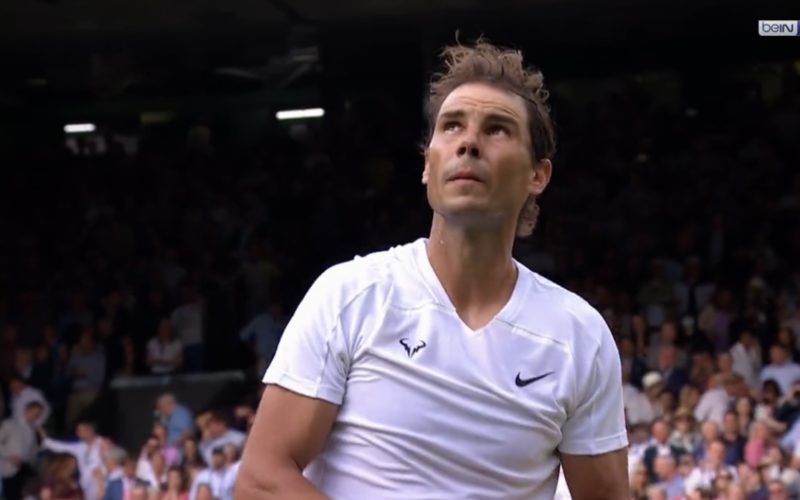 Rafael Nadal s'impose au bout du suspense face à Taylor Fritz (3-6, 7-5, 3-6, 7-5, 7-6) et se hisse en demi-finale de Wimbledon.